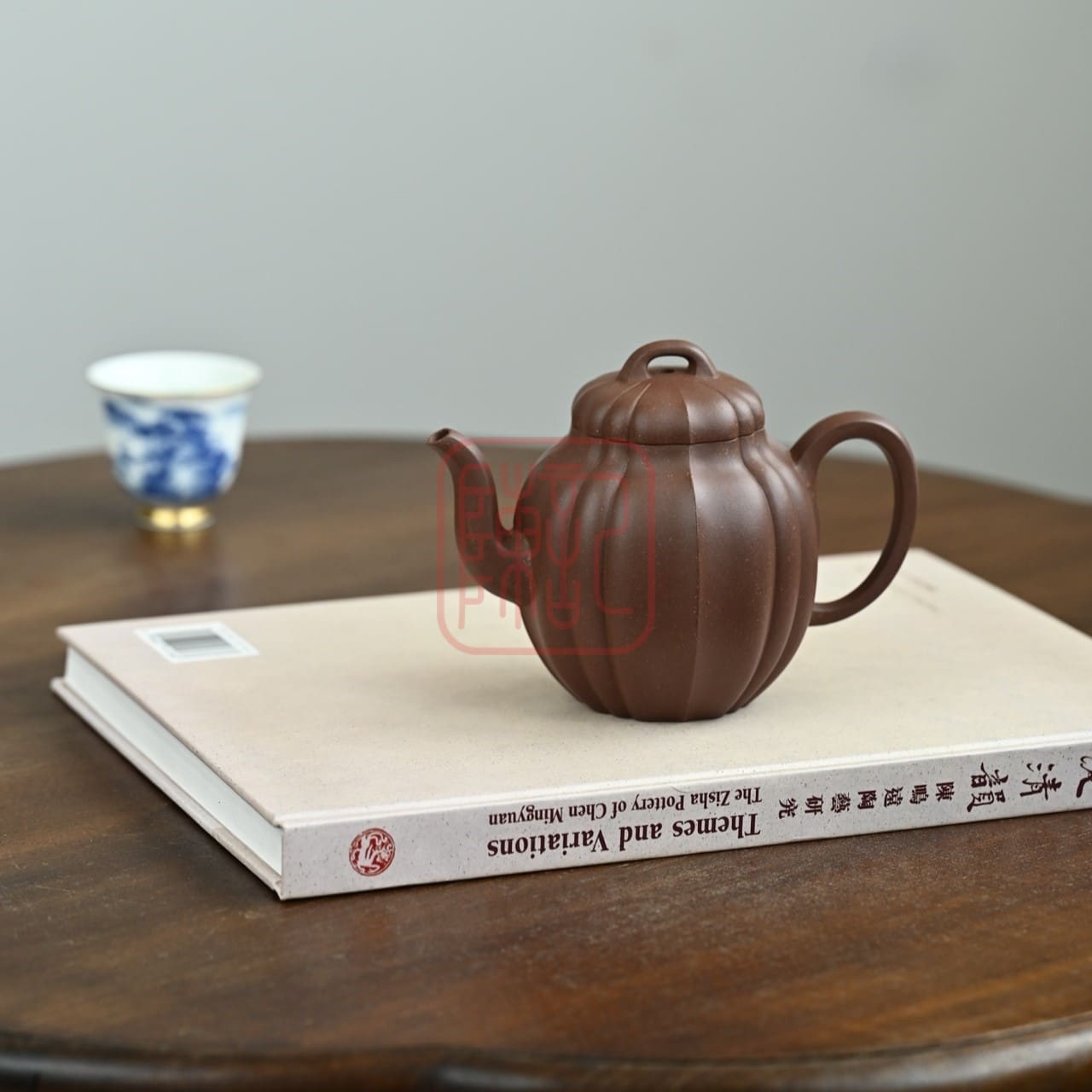 Ấm Tử Sa Cân Vấn Cung Đăng 300ml - Đất Đế Tào Thanh | Trần Ký - Trà Chính Phẩm & Tử Sa Chuẩn Nghi Hưng Ấm Tử Sa Cân Vấn Cung Đăng 300ml - Đất Đế Tào Thanh - Hình ảnh 3