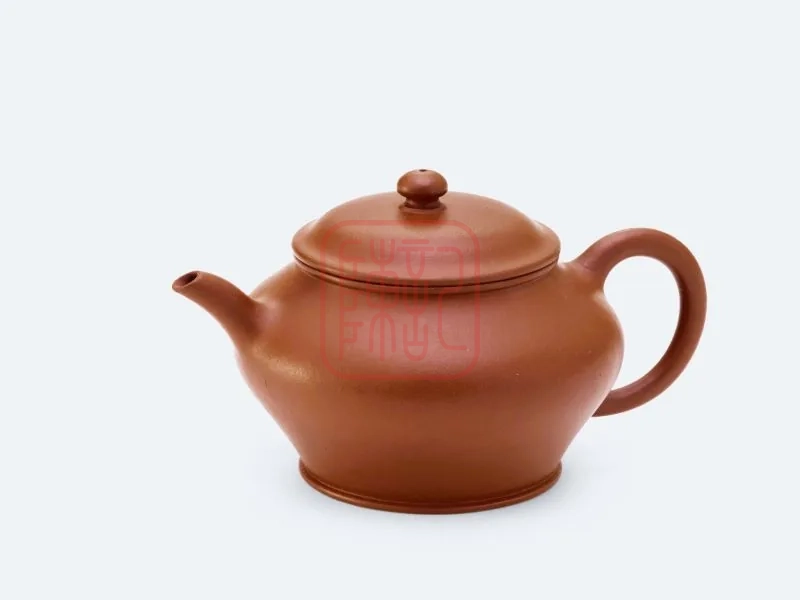 Huệ Mạnh Thần | Trần Ký - Trà Chính Phẩm & Tử Sa Chuẩn Nghi Hưng Ấm Hư Biển Huệ Mạnh Thần chế. Thân dẹt bầu tròn, một trong những dáng ấm khó chế tác nhất, đòi hỏi kỹ thuật bậc thầy.