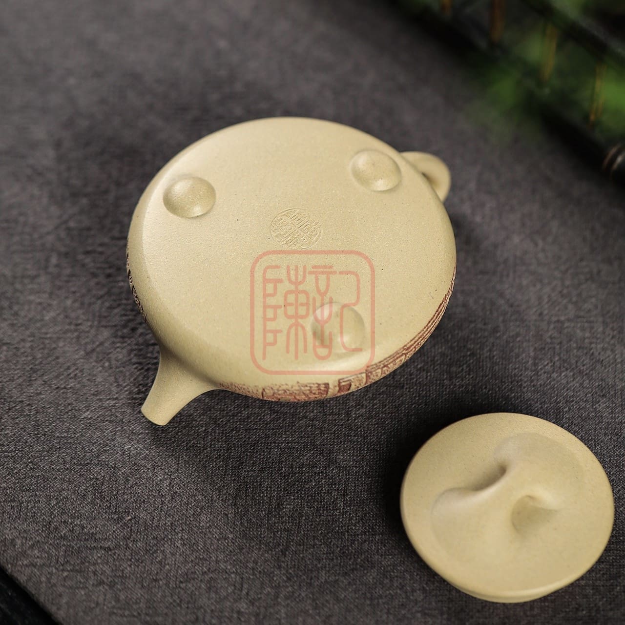 Ấm Tử Sa Cảnh Chu Thạch Biều 270ml - Đất Bổn Sơn Lục - Khắc Nổi Cảnh Giang Nam | Trần Ký - Trà Chính Phẩm & Tử Sa Chuẩn Nghi Hưng Ấm Tử Sa Cảnh Chu Thạch Biều 270ml - Đất Bổn Sơn Lục - Khắc Nổi Cảnh Giang Nam - Hình ảnh 6