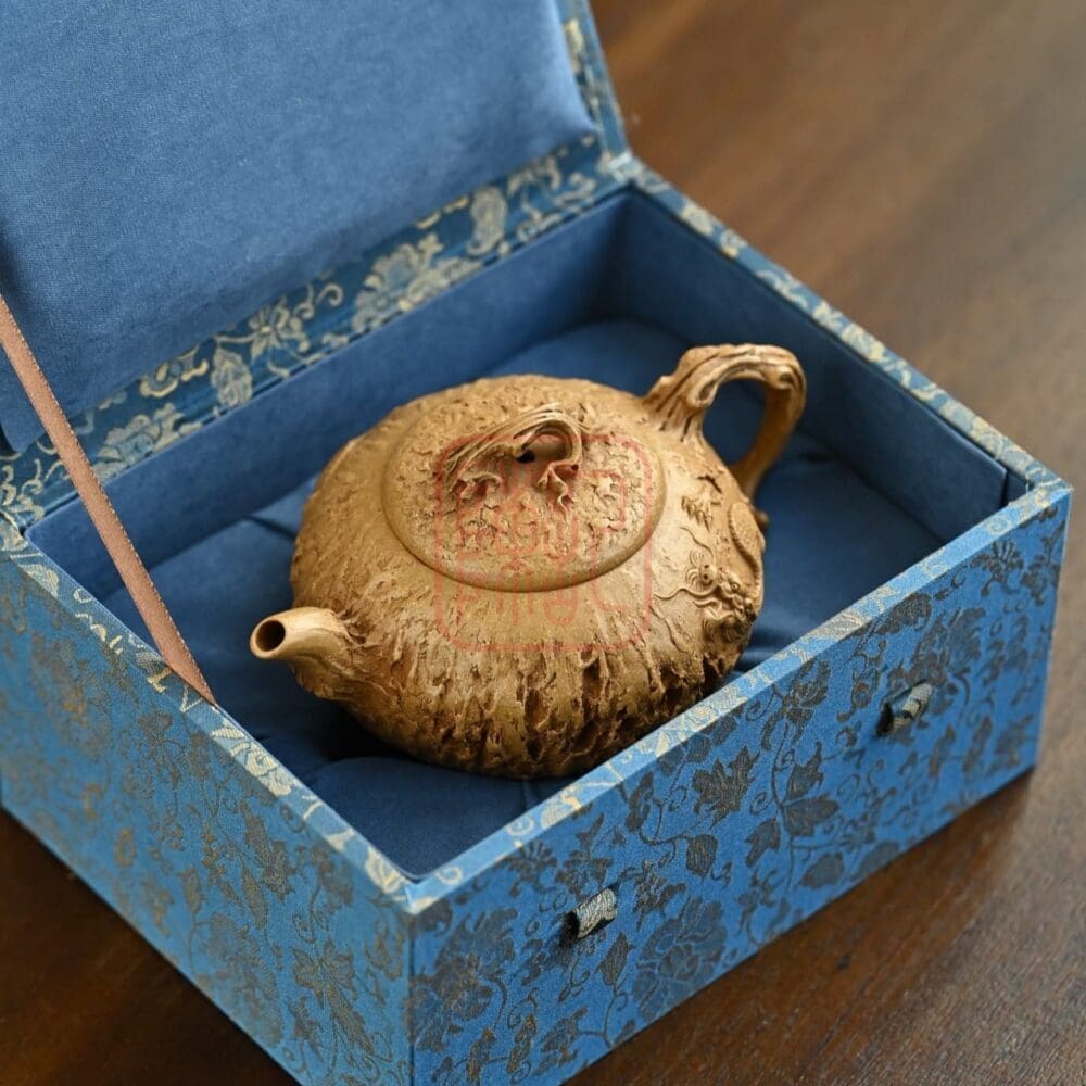 Chế độ xem thay thế của Ấm Tử Sa Cung Xuân Long Ẩn 200ml - Đất Hoàng Kim Đoàn
