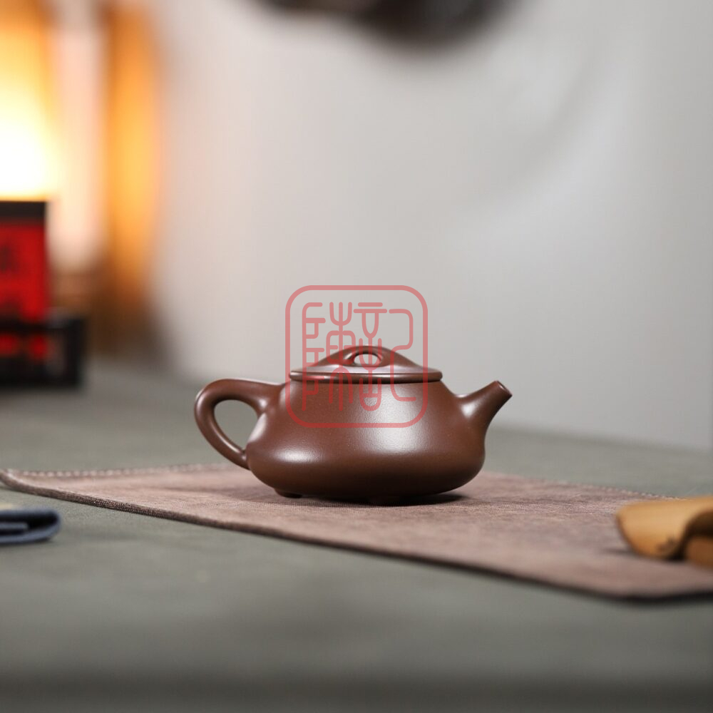 Chế độ xem thay thế của Ấm Tử Sa Cảnh Chu Thạch Biều 230ml - Đất Tử Nê Cực Phẩm - Nghệ Nhân Dương Quân Bảo
